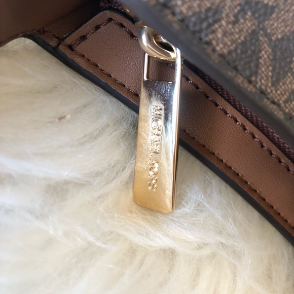 Michael Kors Lira small Zip Pouchette Shoulder Bag Brown - Picture 9 of 10